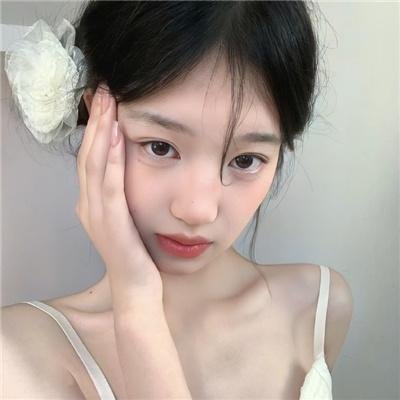 魕